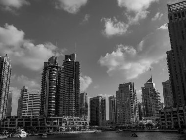 Abu dhabi ve Dubai 'de.