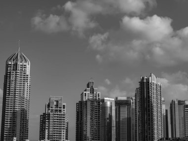 Abu dhabi ve Dubai 'de.