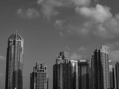 Abu dhabi ve Dubai 'de.