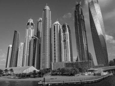 Abu dhabi ve Dubai 'de.