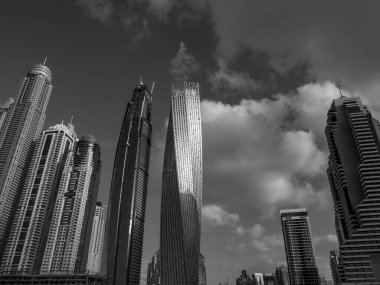 Abu dhabi ve Dubai 'de.