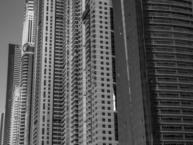 Abu dhabi ve Dubai 'de.