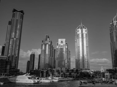 Abu dhabi ve Dubai 'de.