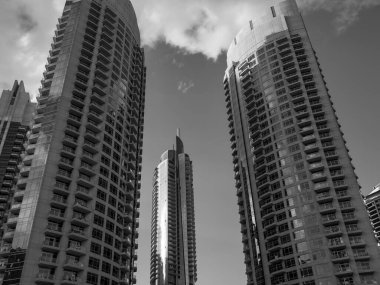 Abu dhabi ve Dubai 'de.