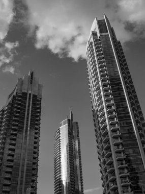 Abu dhabi ve Dubai 'de.