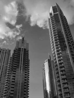 Abu dhabi ve Dubai 'de.