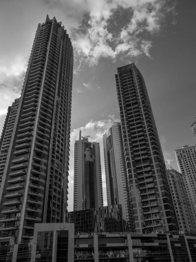 Abu dhabi ve Dubai 'de.