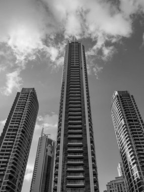 Abu dhabi ve Dubai 'de.