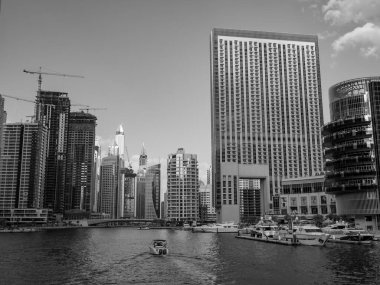 Abu dhabi ve Dubai 'de.