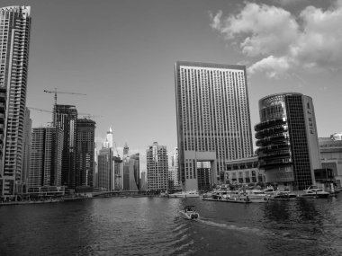 Abu dhabi ve Dubai 'de.