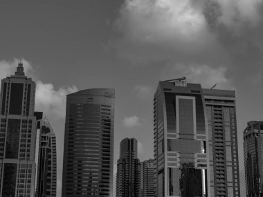 Abu dhabi ve Dubai 'de.