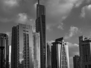 Abu dhabi ve Dubai 'de.