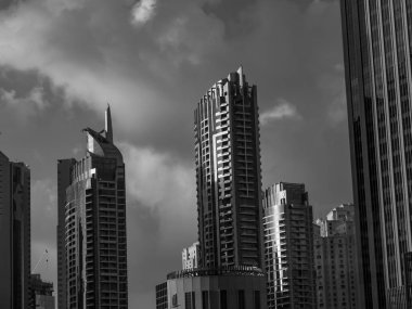 Abu dhabi ve Dubai 'de.