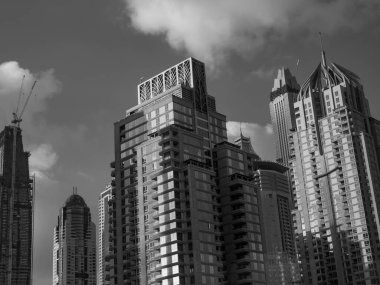 Abu dhabi ve Dubai 'de.