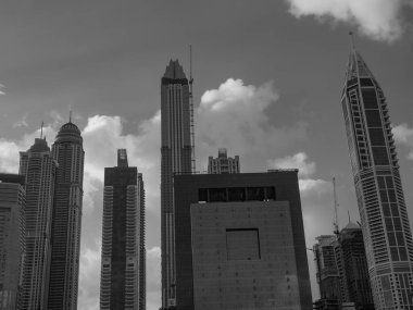 Abu dhabi ve Dubai 'de.