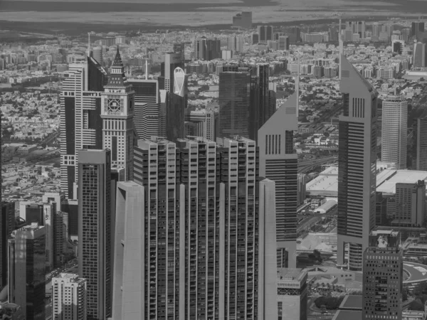 Abu dhabi ve Dubai 'de.