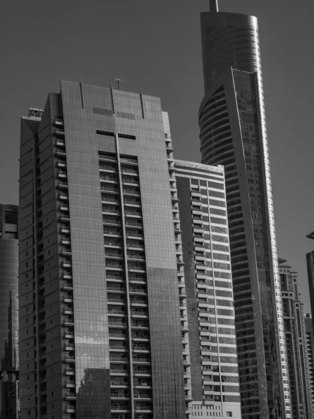 Abu dhabi ve Dubai 'de.