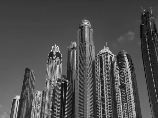 Abu dhabi ve Dubai 'de.