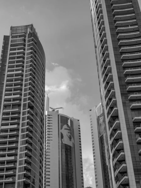 Abu dhabi ve Dubai 'de.