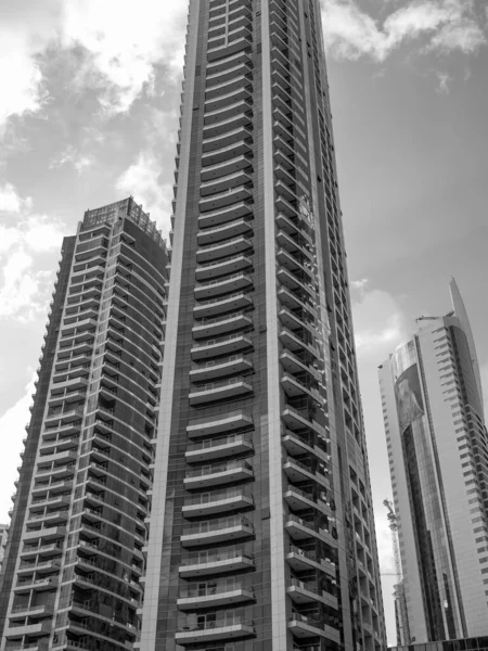 Abu dhabi ve Dubai 'de.