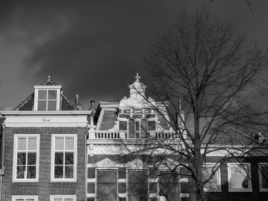 Hollanda 'daki Dordrecht ve Haarlem şehirleri