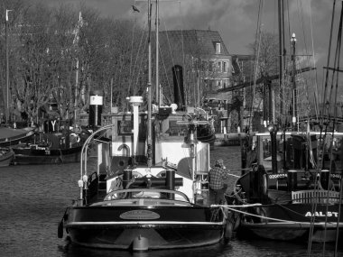 Hollanda 'daki Dordrecht ve Haarlem şehirleri