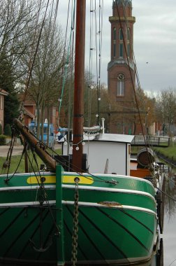 Doğu Frizya Almanya 'da değirmenleri ve tekneleriyle