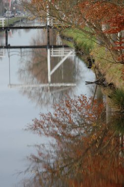 Doğu Frizya Almanya 'da değirmenleri ve tekneleriyle
