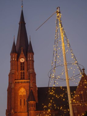 Almanya 'da bir kilisede noel ışıkları