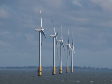 Nehir büyük Britanya 'da süzülür.