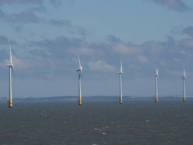 Nehir büyük Britanya 'da süzülür.