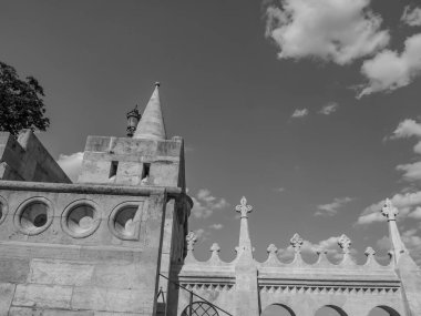 Tuna nehrinin oradaki Budapeşte şehri.