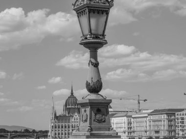 Tuna nehrinin oradaki Budapeşte şehri.