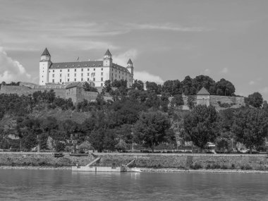 Bratislava şehri Danube nehrinde
