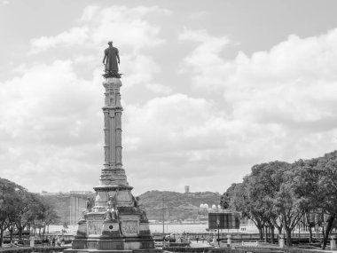 Tagus nehrindeki Lizbon şehri.