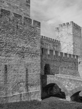 Tagus nehrindeki Lizbon şehri.