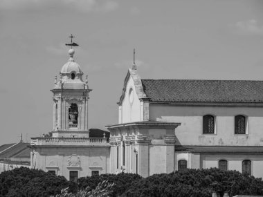 Tagus nehrindeki Lizbon şehri.