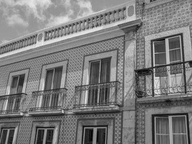 Tagus nehrindeki Lizbon şehri.