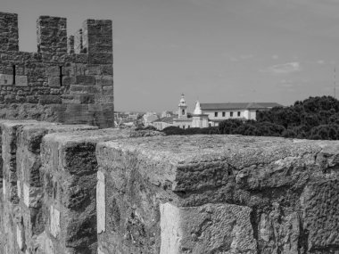 Tagus nehrindeki Lizbon şehri.