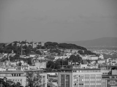 Tagus nehrindeki Lizbon şehri.