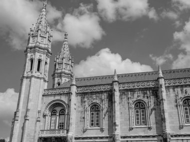 Tagus nehrindeki Lizbon şehri.