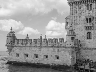 Tagus nehrindeki Lizbon şehri.