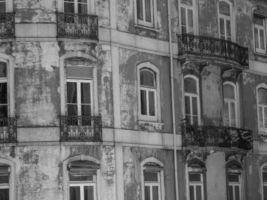 Tagus nehrindeki Lizbon şehri.