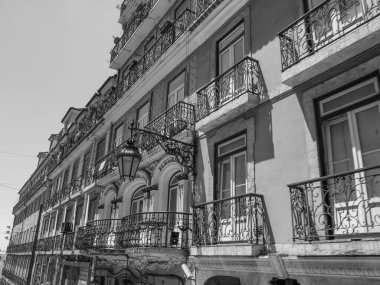 Tagus nehrindeki Lizbon şehri.