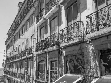 Tagus nehrindeki Lizbon şehri.