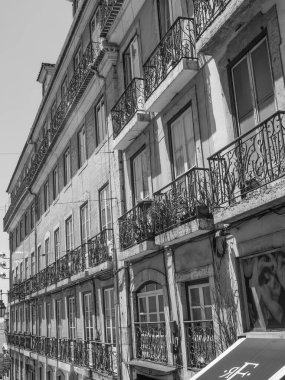 Tagus nehrindeki Lizbon şehri.