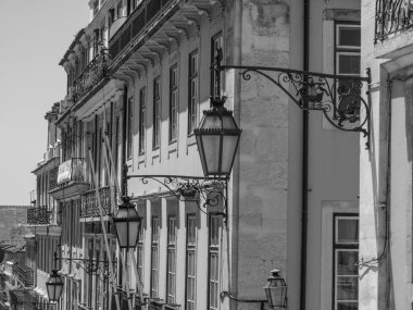 Tagus nehrindeki Lizbon şehri.