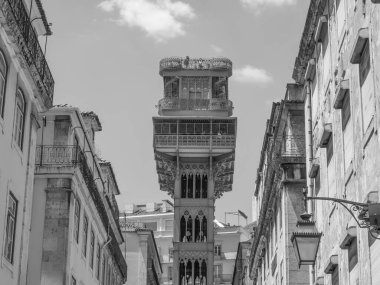 Tagus nehrindeki Lizbon şehri.