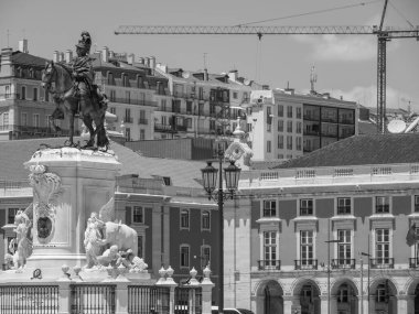 Tagus nehrindeki Lizbon şehri.