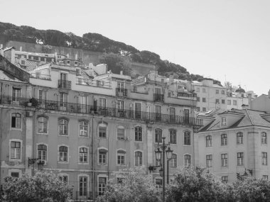 Tagus nehrindeki Lizbon şehri.